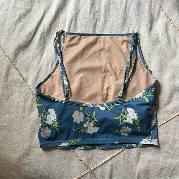 Kortni Jeane squared up top - Picture 2 of 4